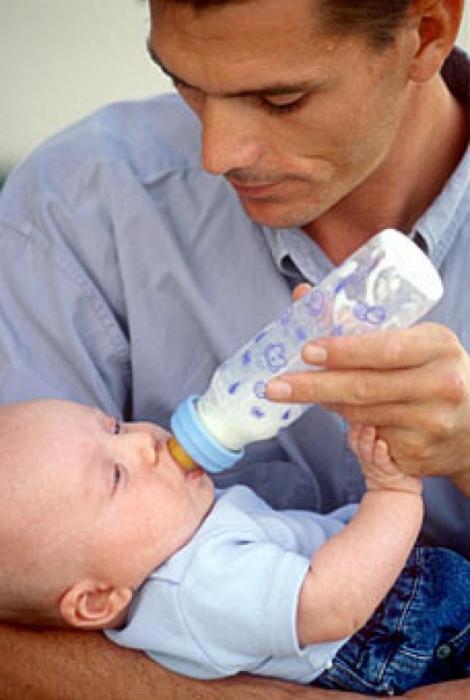 Hrănirea artificială a unui nou-născut: reguli de bază