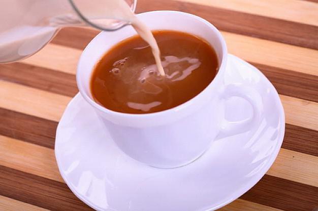 Ceai fără zahăr cu lapte: calorii și beneficii